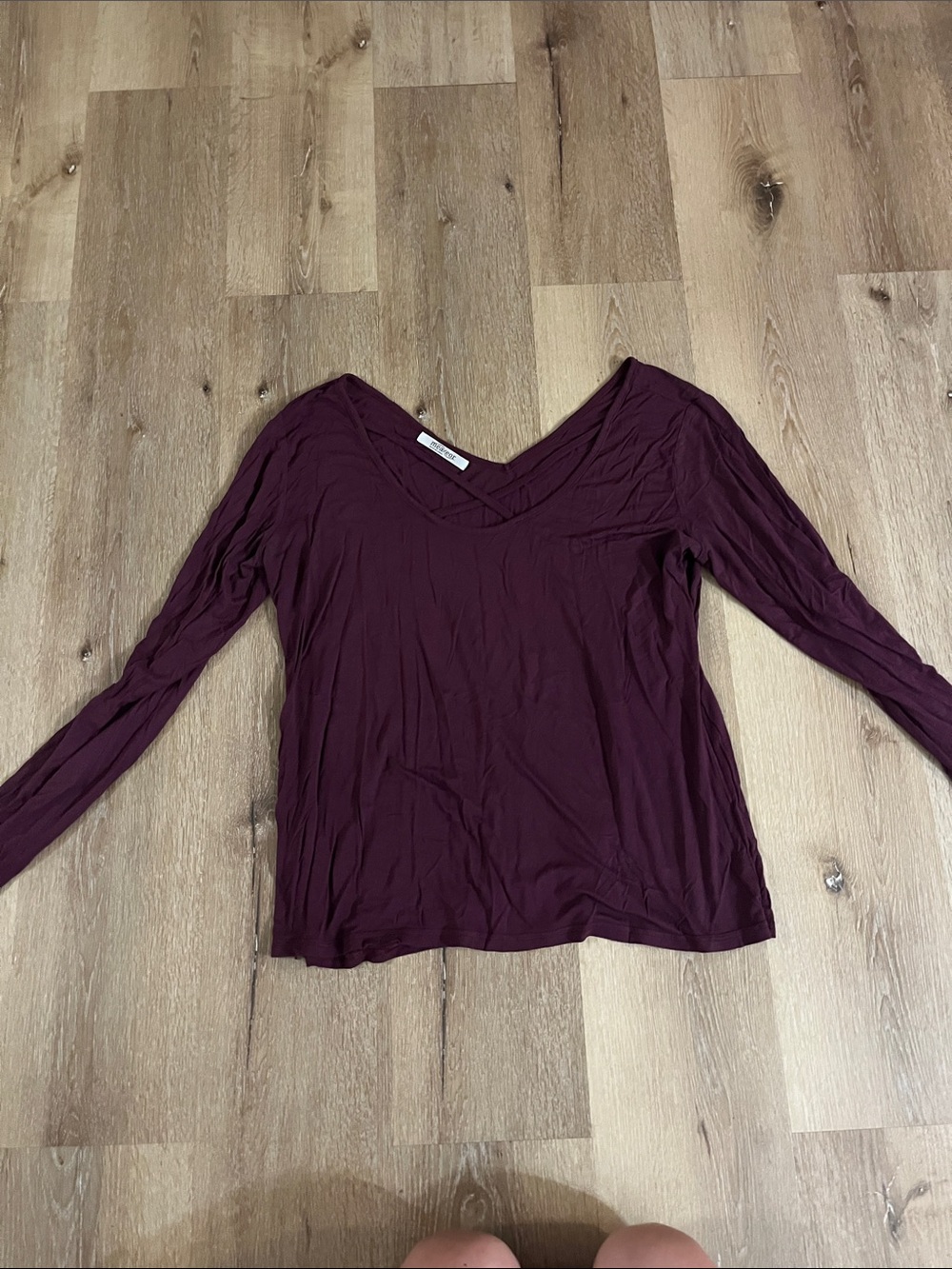 Women's Long-Sleeve V-Neck Top in Burgundy